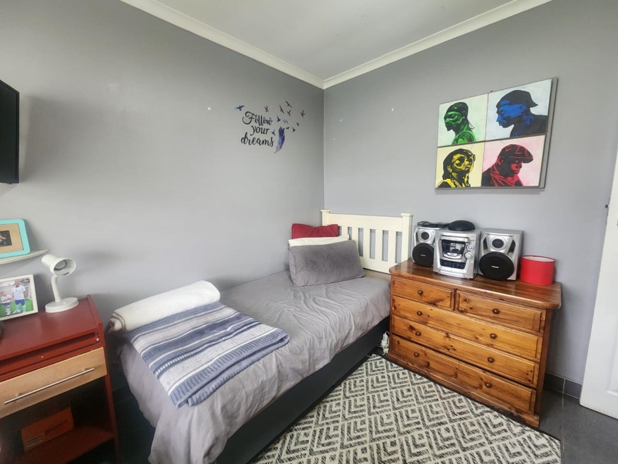 To Let 3 Bedroom Property for Rent in Bothasig Western Cape